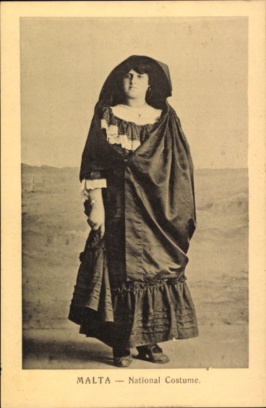 Postcard Malta, National Costume, Maltese woman in folk costume