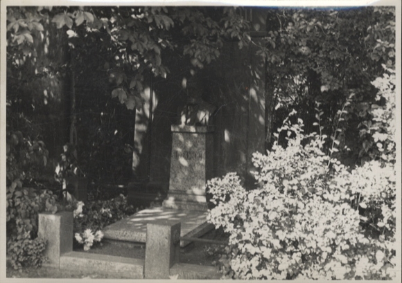 Original photo Berlin Lichtenberg, Triftweg, Central Cemetery, around 1947