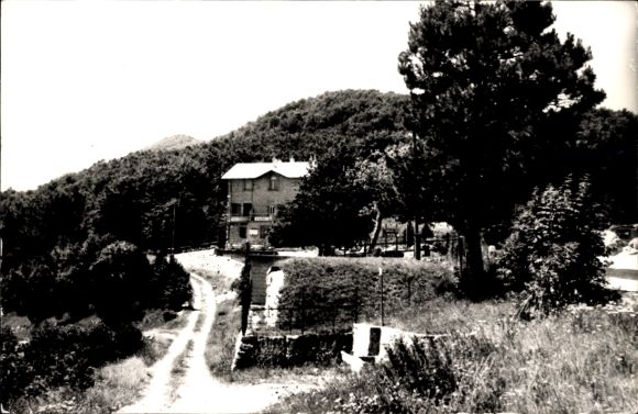 Photo Postcard Residential building, street, hill