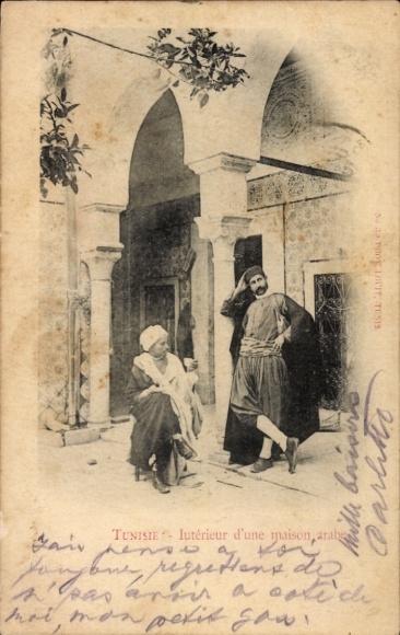 Postcard Tunisia, courtyard of an Arab house, men