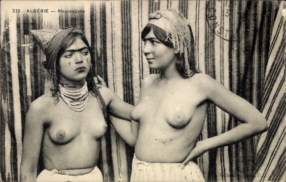 Postcard Algeria, Mauresques, portrait, female nude, Maghreb costume