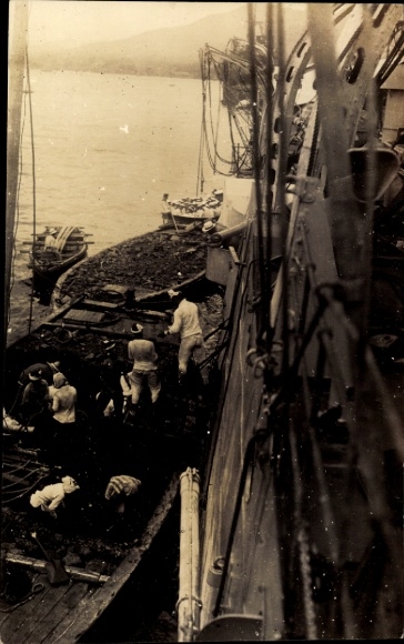 Photo Postcard Kobe Japan, ship taking on coal
