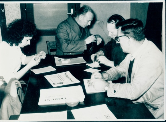 Photo Tribune journalists at work, editorial meeting