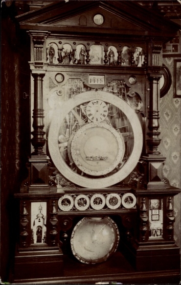 Photo Postcard clock, figures