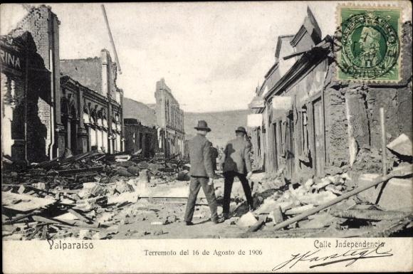 Picture Valparaíso Chile, destroyed buildings, two men, earthquake 1906