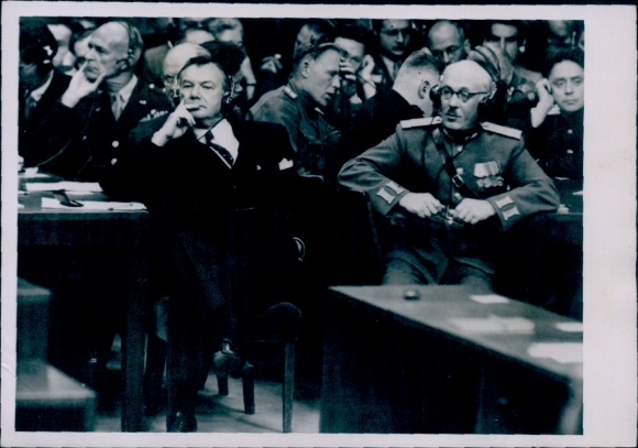 Photo Nuremberg Trials 1946, pronouncement of verdict, chief prosecutor Judge Jackson, Colonel Pokrowsky