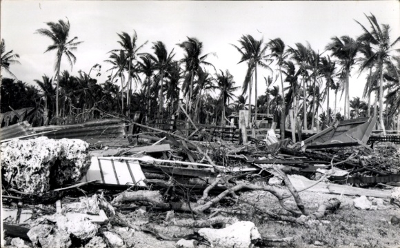 Photo Port Vila Vanuatu Oceania, village scene, aftermath of storms