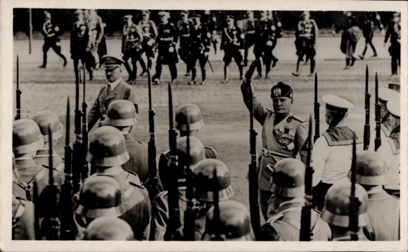 Photo Postcard Berlin, state meeting Adolf Hitler, Benito Mussolini ...