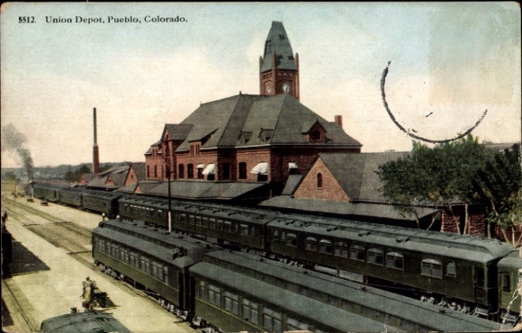Postcard Pueblo Colorado USA, Union Depot, trains, s building, clear view