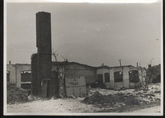 Original photo Berlin Lichtenberg, Rittergutstraße, grounds of the Harras factories, around 1944/46