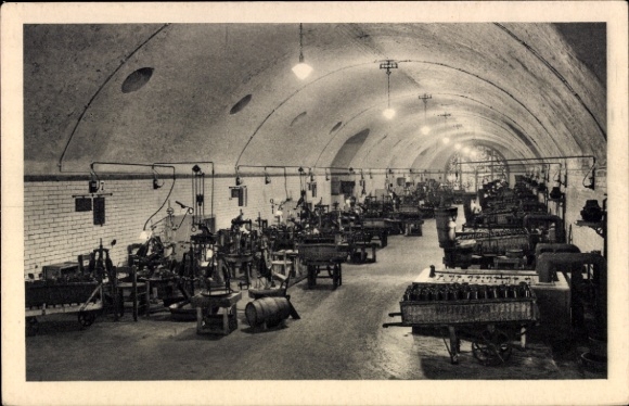 Postcard Epernay Marne, Moet & Chandon, Champagne, Chantiers de disgorgement