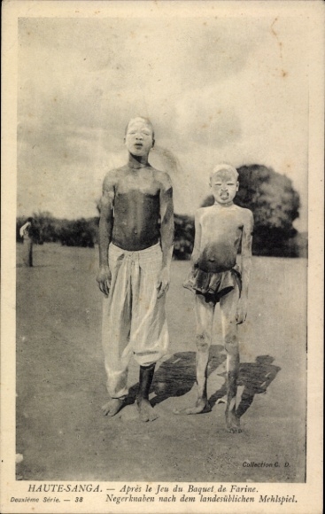 Postcard Mambéré-Kadéï Haute Sangha Central African Republic, boys after the flour game