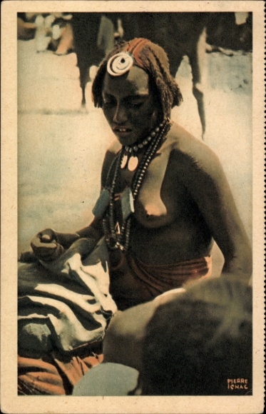 Postcard Femme Baguirmienne Chad AEF, Compagnies de Navigation Cyprien Fabre et Fraissinet