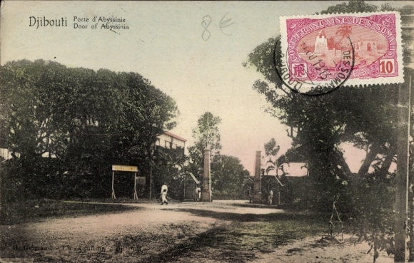 Postcard Djibouti Djibouti, Porte d'Abyssinie, street, trees, person
