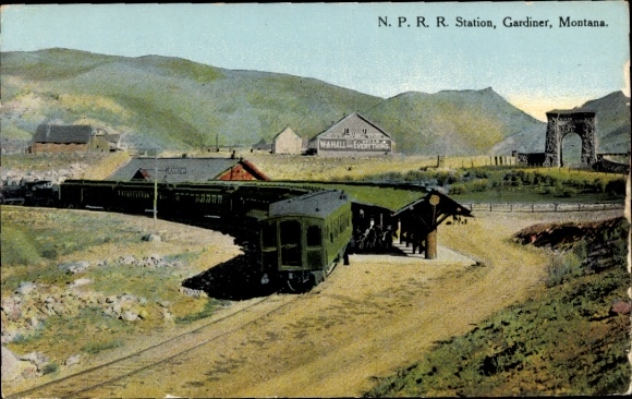 Postcard Gardiner Montana USA, Northern Pacific Railroad Station