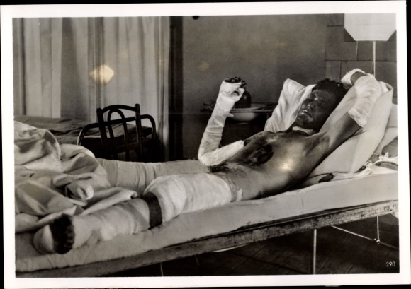 Photo H. Hoffmann, Victims with burns, poison gas explosion in front of the city of Jaslo, yellow cross gas, 1939