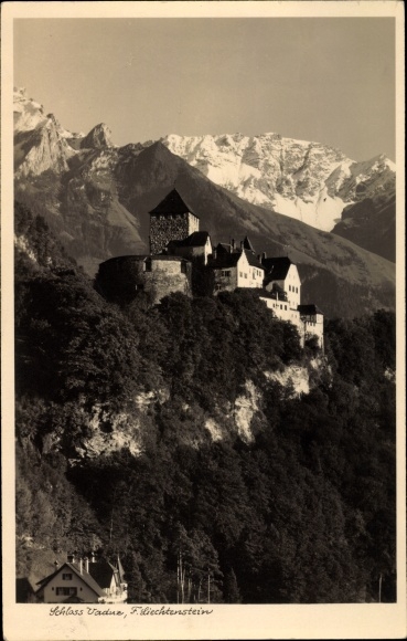 PC Vaduz Liechtenstein, Vaduz Castle, mountain range