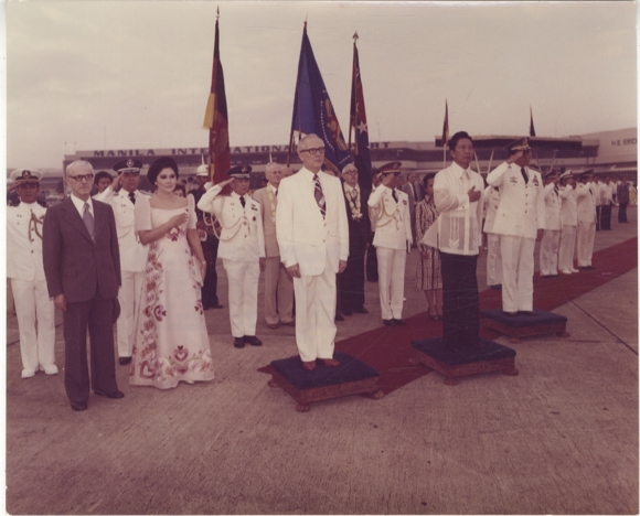 Original photo by Hans-Joachim Spremberg, Philippines trip, state visit of E. Honecker, 1977