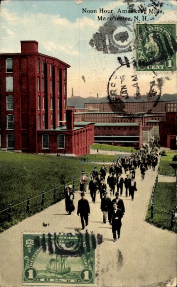 Postcard Manchester New Hampshire USA, Amoskeag Mill, workers at lunchtime