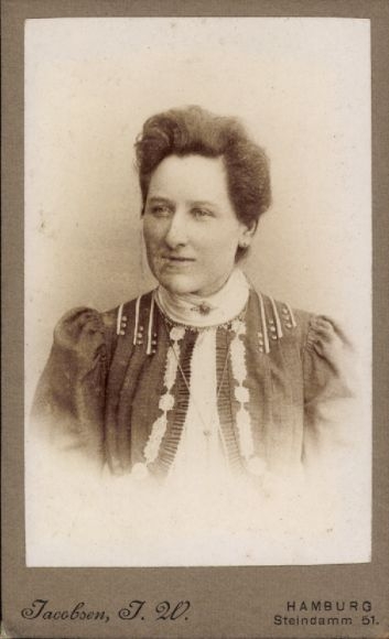 CdV Hamburg, Woman's portrait