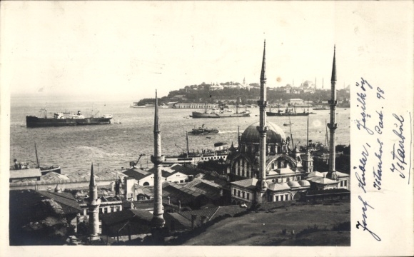 Photo Postcard Constantinople Istanbul Türkiye, view of a mosque, ships