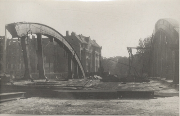 Original photo Berlin Charlottenburg, destroyed Palace Bridge, around 1945/46, approx. 12 x 17 cm