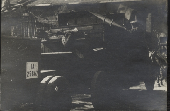 Original photo Berlin Tempelhof, vehicle of the Berlin garbage collection service, around 1947