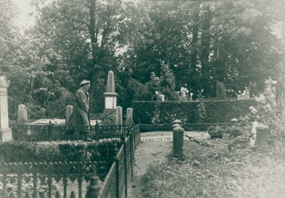 Photo Amrum Island in North Friesland, Adolf Hitler, private snapshot, cemetery