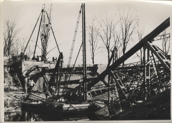 Original photo Berlin Neukölln, Späthstraße, destroyed bridge, around 1945/46