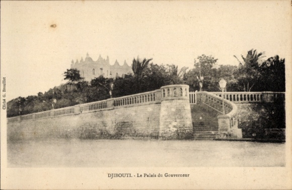 Postcard Djibouti Djibouti, Governor's Palace, stairs, palm trees, black and white photo