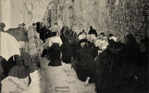 Postcard Jerusalem Israel, women in traditional dress, kneeling, with umbrellas, narrow alley, Jerusalem