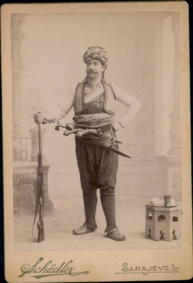 Photo of a Bosnian soldier in uniform, rifle