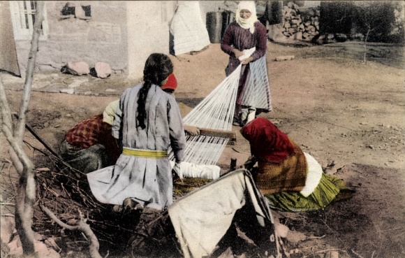 Postcard Thessaloniki Greece, Macedonian weavers, traditional costume