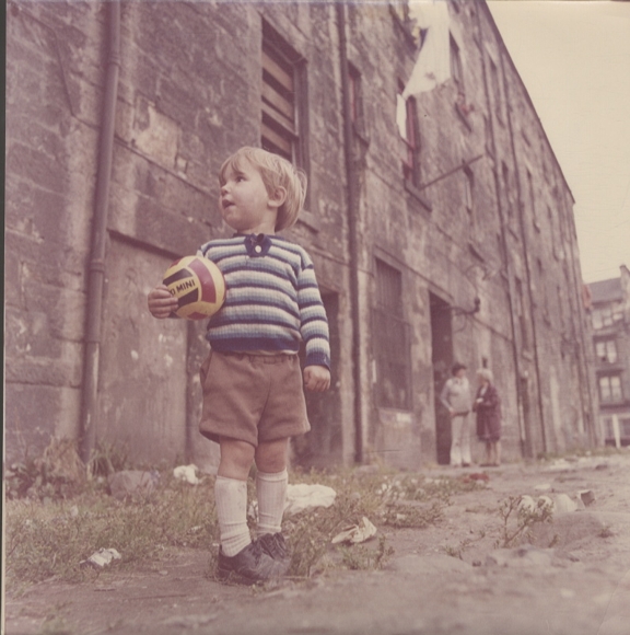 Original photo by Hans-Joachim Spremberg, little boy with ball in Belfast, around 1977