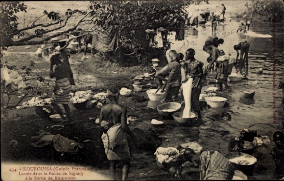 Postcard Kouroussa Guinea, washing place, people washing clothes, river landscape