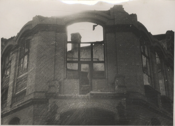 Original photo of Berlin Wedding, Müllerstr. 3, 183. Community School, around 1945/46, approx. 12x17 cm