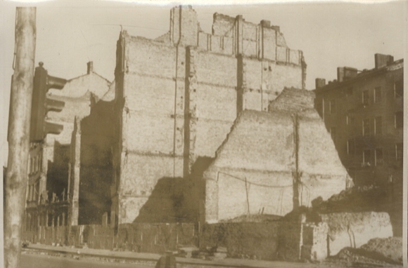 Original photo Berlin Friedrichshain, ruins of houses at Strausberger Platz, around 1945/46