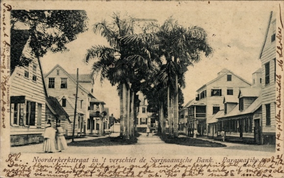 Postcard Paramaribo Suriname, Noorderkerkstraat in 't different de Surinaamsche Bank