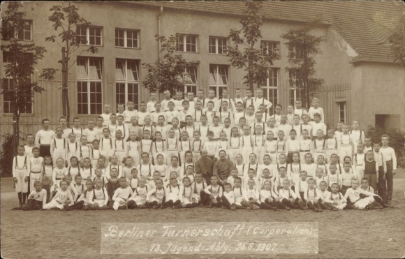 Photo: Berlin Gymnastics Club Corporation, 18th Youth Division, June 25, 1907