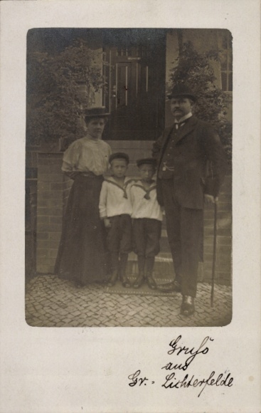 Photo: Berlin Steglitz Groß Lichterfelde, family picture