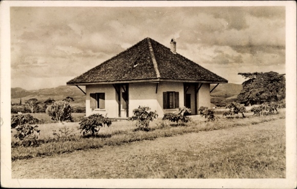 Postcard Dschang Cameroon, Le Center climatique, Un petit pavilion