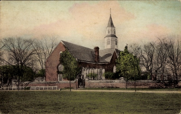 Postcard Williamsburg Virginia USA, Bruton Parish Church, Church, Hand-colored
