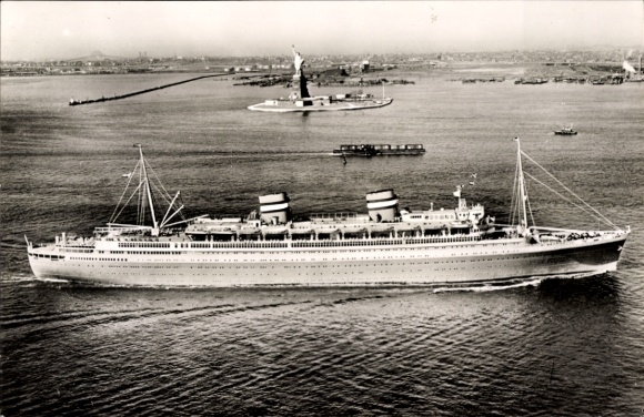 Postcard steamer SS Nieuw Amsterdam, Holland America Line HAL, Statue of Liberty