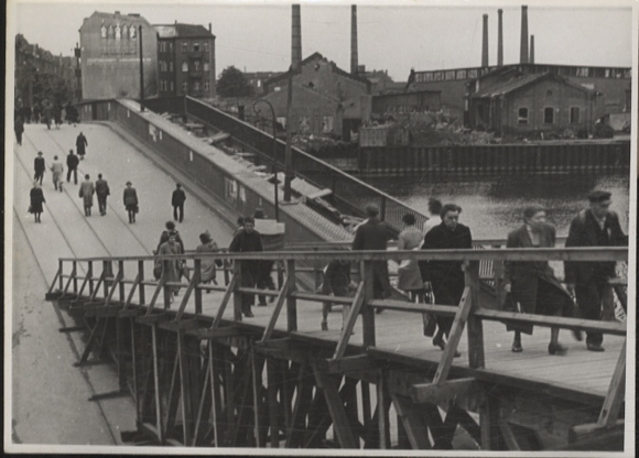 Original photo Berlin Oberschöneweide, Treskow Bridge, around 1947