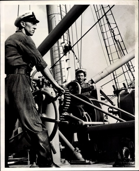 Photo King of the Cable Ships, Before going over the ship's bow the cable passes round a control...