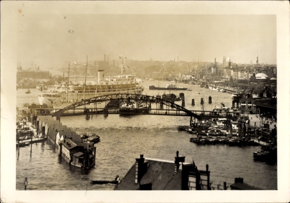 Hamburg Altona, Überseebrücke and view of the city
