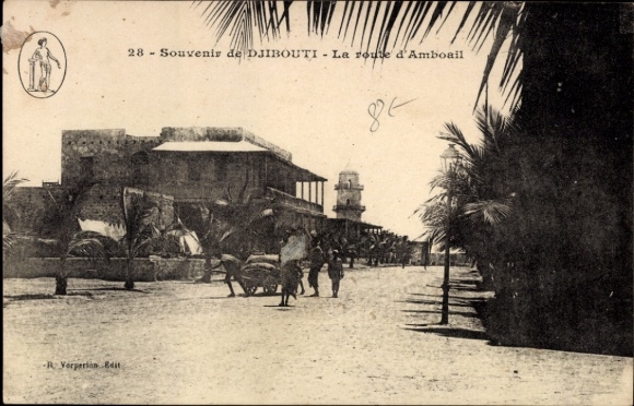 Postcard Djibouti Djibouti, Souvenir de La route d'Amboail, Street with palm trees, people, donkeys