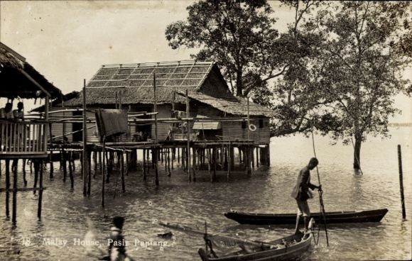 Photo Postcard Malaysia, residential building, man in rowing boat