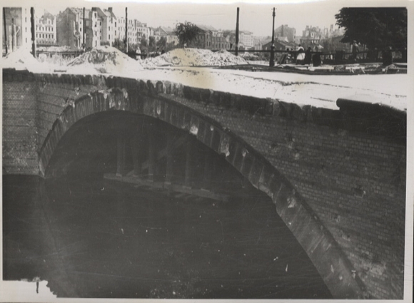 Original photo Berlin Kreuzberg, Baerwald Bridge, around 1945/46