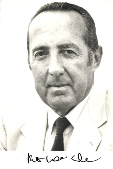 Photo of journalist Peter Scholl-Latour, autograph